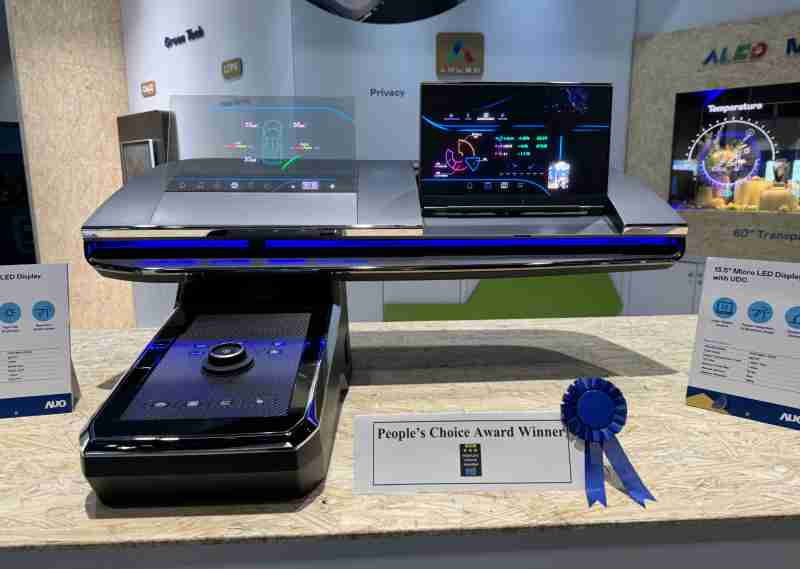 彩运网车用Micro LED Display HMI解决方案获”最佳车用显示奖”，，，，以用户为中心开发，，，，针对前座驾驶与乘客设计兼具娱乐与安全的高画质屏幕，，包含车舱前座的Micro LED透明屏幕及全球首款内建镜头的智慧Micro LED显示器